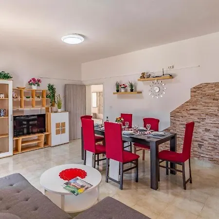 Semesterbostad Casa Manuela - Pet Friendly With Pool
