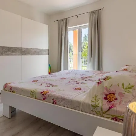 Semesterbostad Casa Manuela - Pet Friendly With Pool Šišan